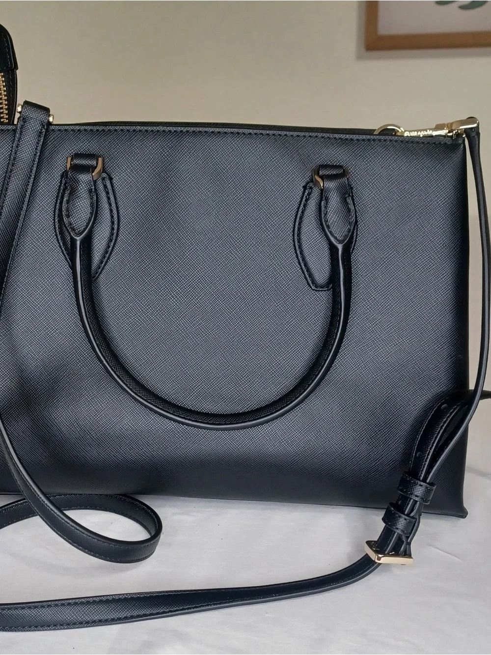 Kate spade Rae medium black saffiano satchel. Excellent condition.